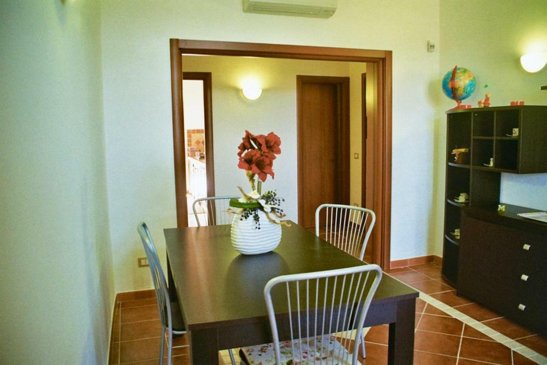 דירות וילאנובה די אוסטוני Casa Sullo Scoglio מראה חיצוני תמונה