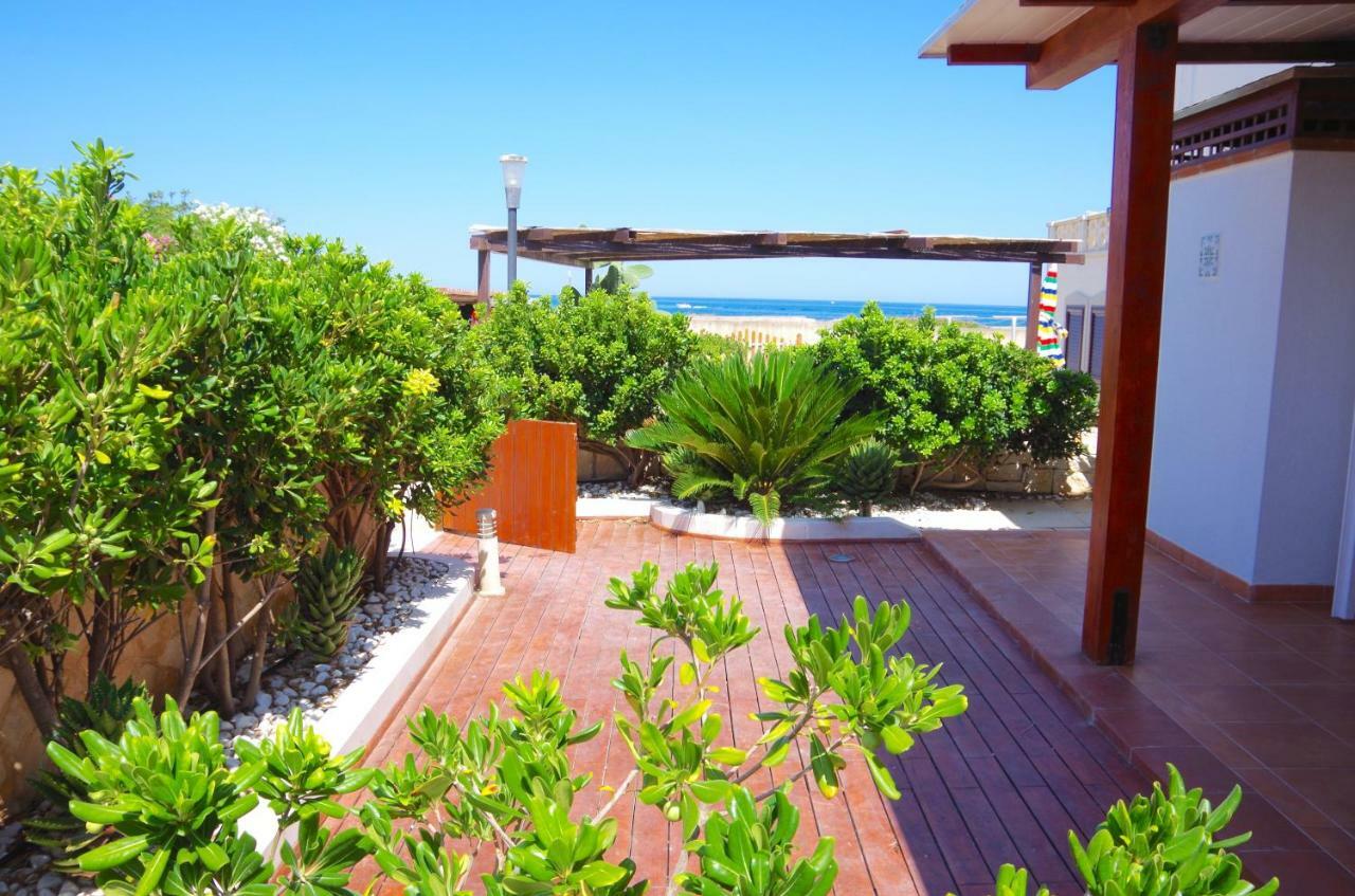 דירות וילאנובה די אוסטוני Casa Sullo Scoglio מראה חיצוני תמונה